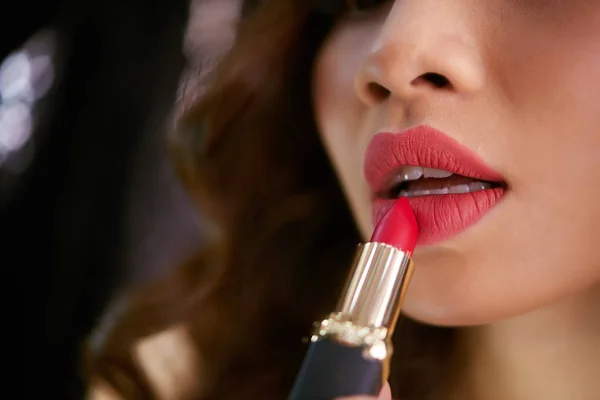 Close Image Woman Applying Red Lipstick Her Plump Lips — Stock Photo, Image