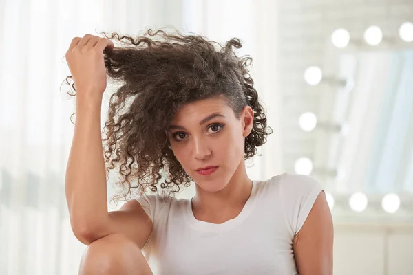 Portrait Beautiful Brunette Woman Curly Hair — Stock Photo, Image