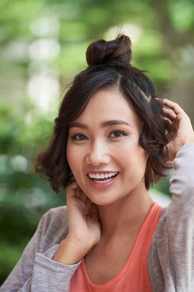 Portrait Joyful Vietnamse Young Woman Looking Camera — Stock Photo, Image