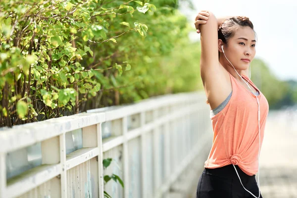 Mooie Aziatische Jonge Vrouw Doen Oefening Strekken Van Armen — Stockfoto