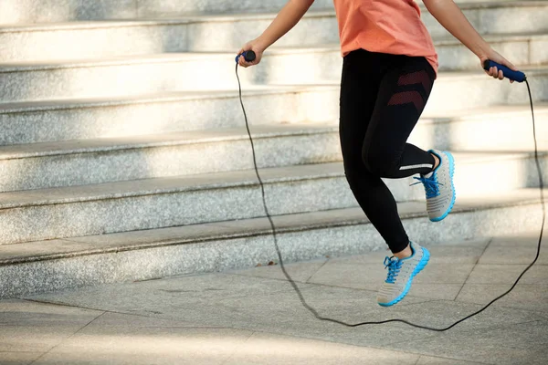 Fit Girl Jumping Skipping Rope Outdoors — Stock Photo, Image