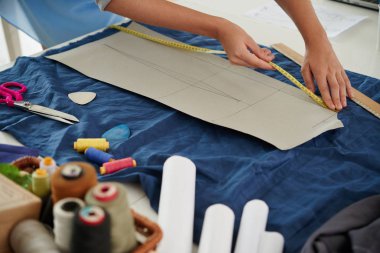 Eller Tekstil dikiş izi ölçme terzi