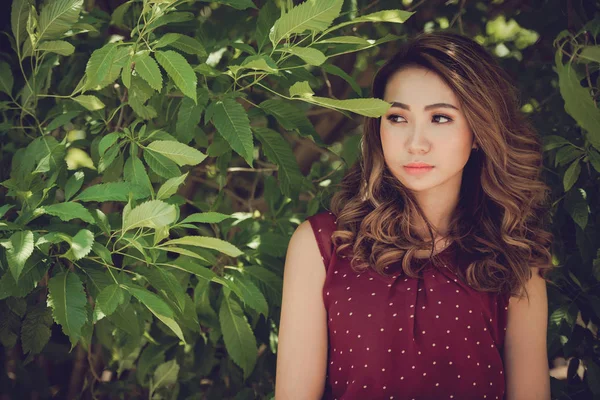 Portrait Attractive Young Asian Girl Standing Bushes — Stock Photo, Image