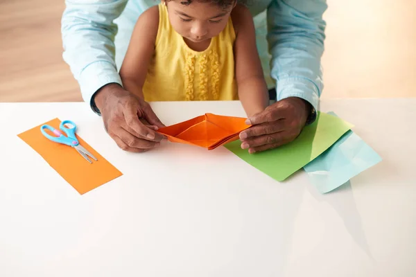 Little Indian Girl Sitting Laps Her Father Holding Handmade Paper — Stock Photo, Image