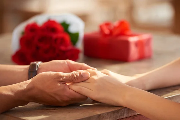 Couple Holding Hands Bouquet Red Roses Red Gift Box Lying — Stock Photo, Image