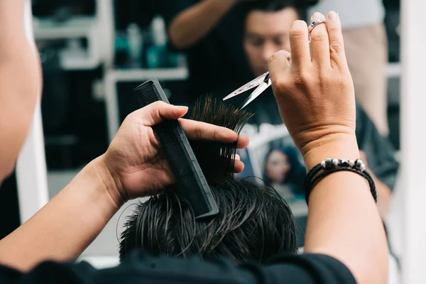 Process Doing Fashionable Haircut Man — Stock Photo, Image