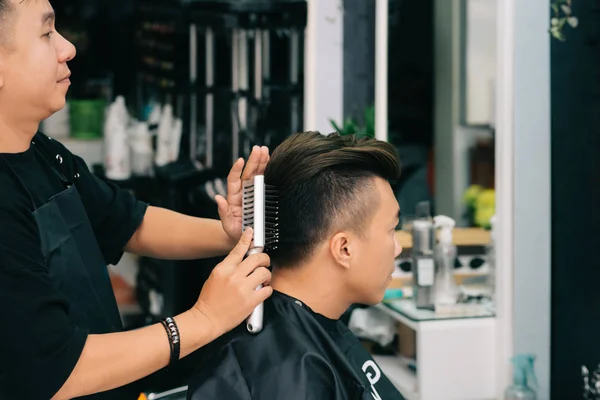 Peinado Asiático Cepillado Pelo Los Jóvenes Para Estilo Ellos — Foto de Stock