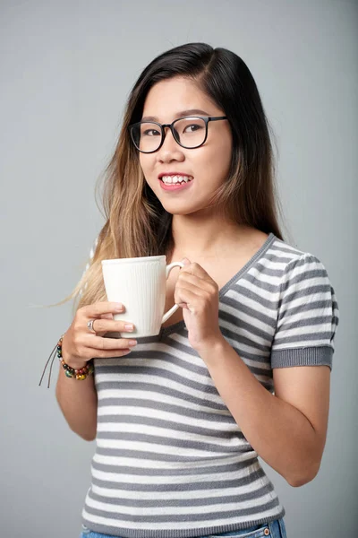 Portrait Jolie Adolescente Asiatique Avec Une Grande Tasse Café — Photo