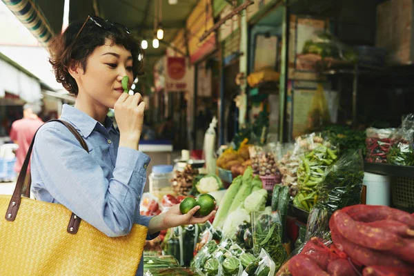 Japonais Jolie Femme Shopping Pour Épicerie Marché — Photo