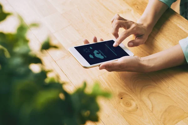 Partial View Female Hands Using Mobile Phone — Stock Photo, Image