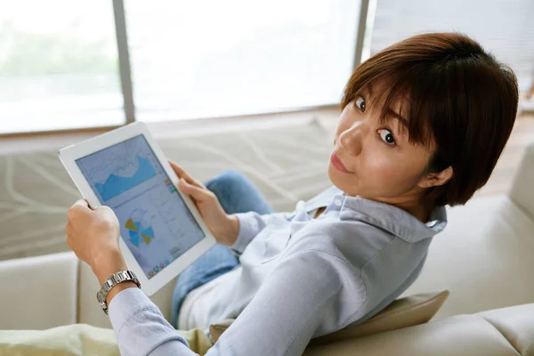 Japanese Business Lady Sitting Sofa Analyzing Chart Tablet Computer — Stock Photo, Image