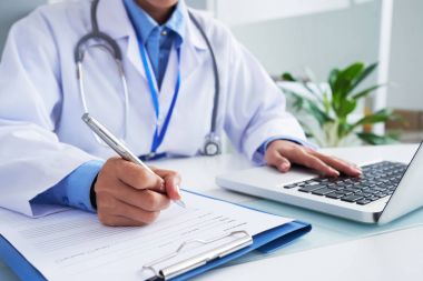 Bilgisayar programı önce dolum sağlık kartı kontrol bilgileri doktor