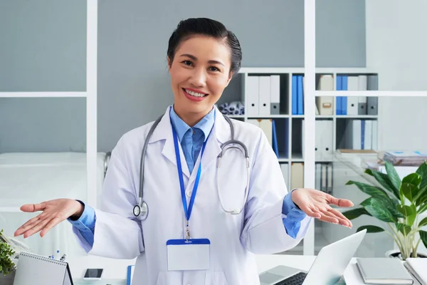 Portrait Happy Doctor Dedicated Her Job — Stock Photo, Image