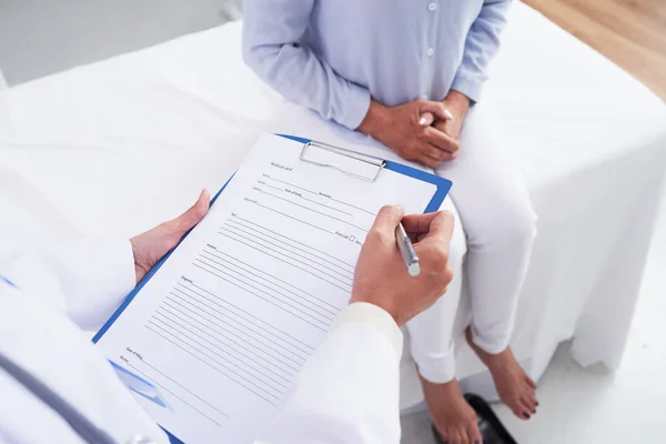 Tarjeta Médica Llenado Médico Para Paciente Femenino — Foto de Stock