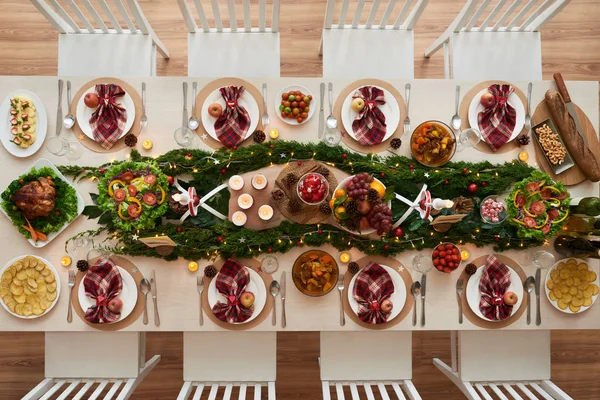 Mesa Grande Decorada Para Jantar Natal Vista Cima — Fotografia de Stock