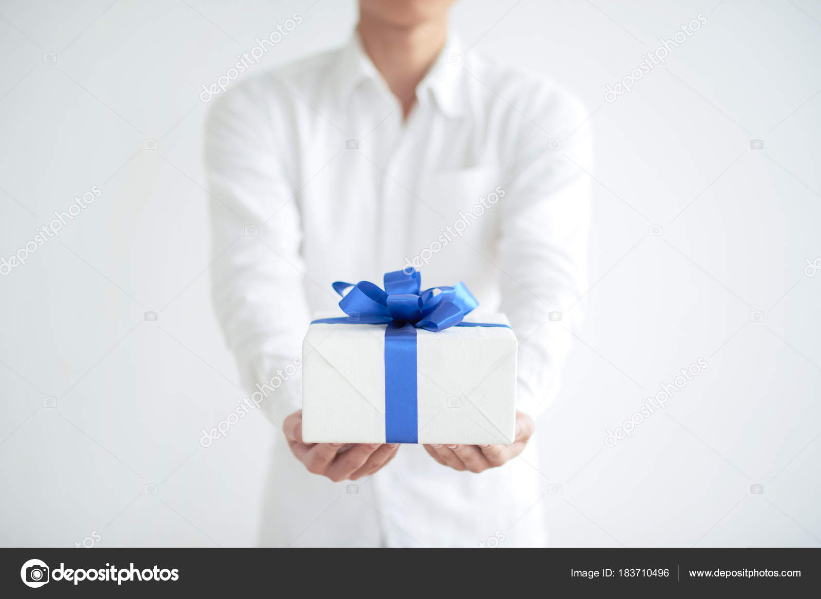 можно ли врачам дарить подарки. подарок для врача мужчины хирурга. подарок врачу. подарок врачу. врач дарит подарки новый год.