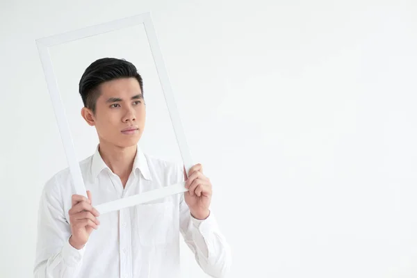 Knappe Vietnamese Jonge Man Kijkend Door Witte Fotolijst — Stockfoto