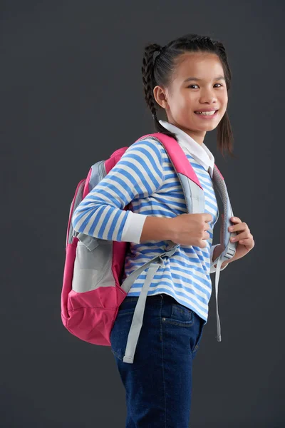 Retrato Alegre Colegiala Asiática Sobre Fondo Gris — Foto de Stock