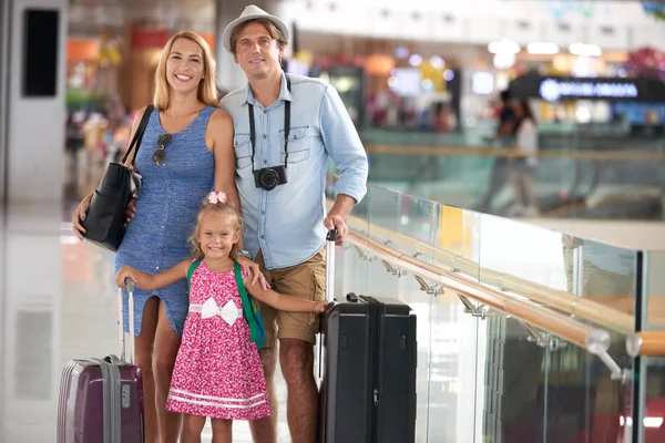 Famiglia Felice Tre Persone Vacanza — Foto Stock