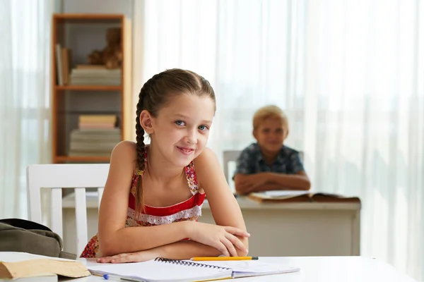 Portrait Adorable Smiling Girl Sitting Desk Looking Camera — Stock Photo, Image