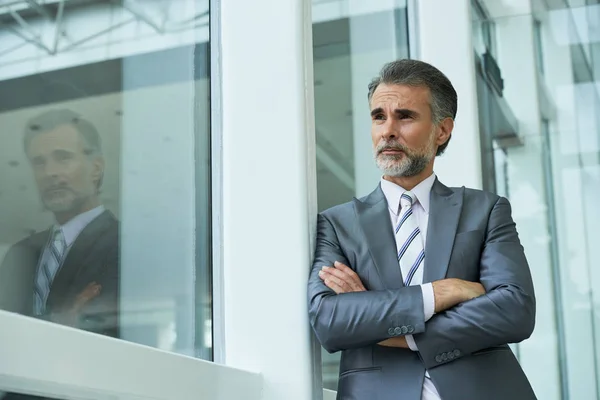 Pensive Aged Business Executive Looking Window — Stock Photo, Image