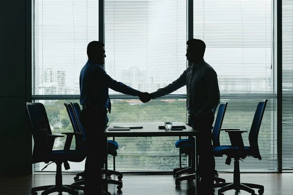Business Executives Shaking Hands Greet Each Other — Stock Photo, Image