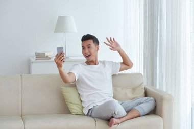Genç Vietnamlı surat selfie çekerken