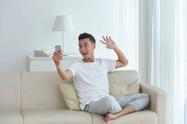 Vietnamesischer Junger Mann Macht Beim Selfie Gesichter — Stockfoto
