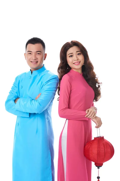 Beau Jeune Couple Vietnamien Costumier Traditionnel Isolé Sur Blanc — Photo