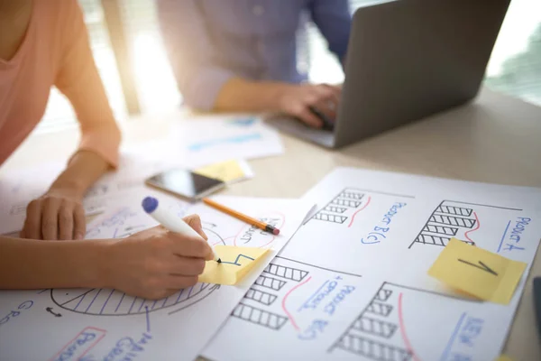 Equipo Empresarial Que Prepara Gráficos Gráficos Para Presentación — Foto de Stock