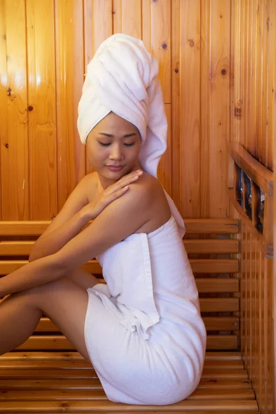 Beautiful Vietnamese Young Woman Spending Time Sauna — Stock Photo, Image