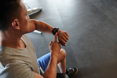 Akıllı seyretmek kalp hızı kontrol sporcu