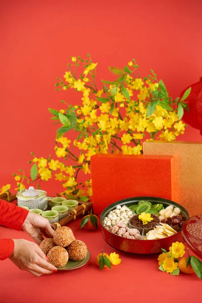 Hands Woman Bringing Deep Fried Sesame Balls Holiday Table — Stockfoto