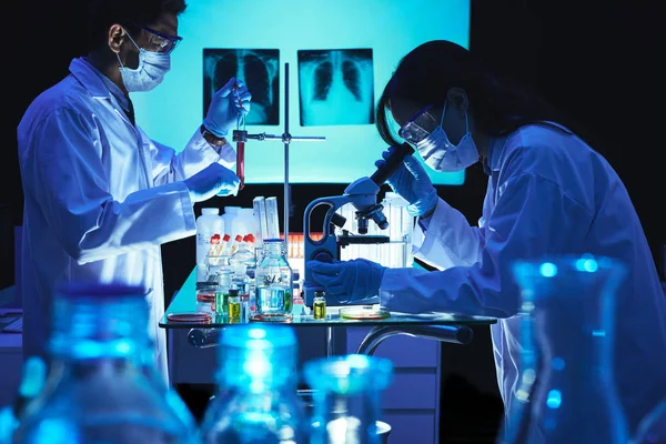 Vakcina Laboratóriumban Dolgozó Tudósok Csapat — Stock Fotó