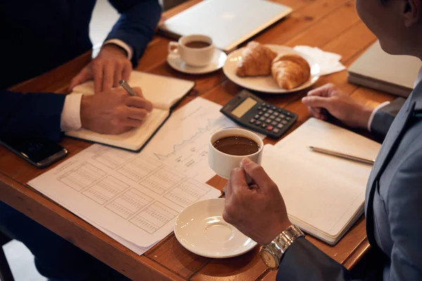 Empreendedor Ter Xícara Café Ter Reunião Com Colega Trabalho — Fotografia de Stock
