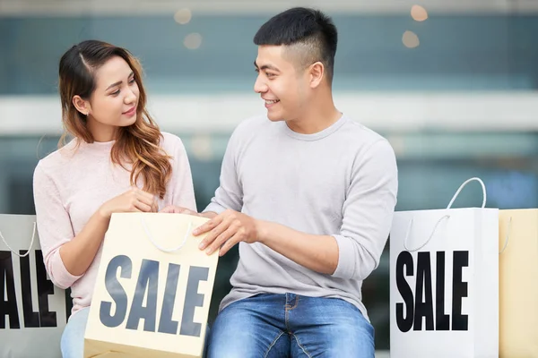 Young Asian Couple Examining Paper Bags Purchases — Stock Photo, Image