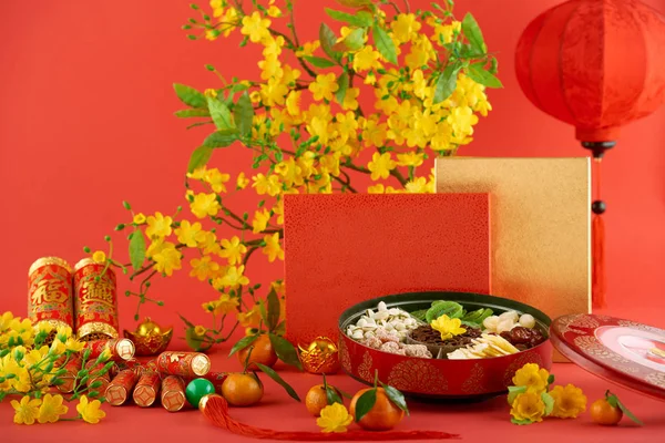 Schachtel Mit Süßen Snacks Crackern Und Geschenken Zum Chinesischen Neujahr — Stockfoto