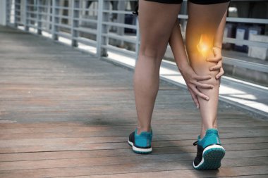Onun hamstring ağrısı olan sporcumuz arkadan görünümü