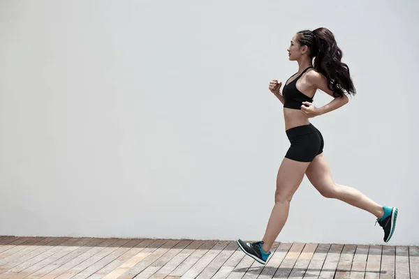 Desportivo Vietnamita Ajuste Menina Correndo Manhã — Fotografia de Stock