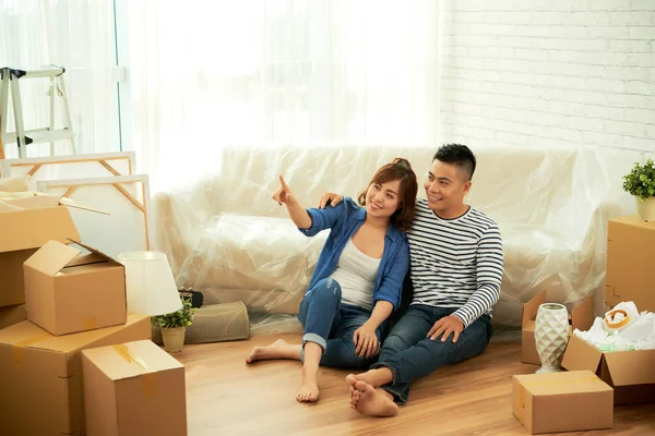 Dreamy Vietnamese Young Couple Sitting Floor New Room — Stock Photo, Image