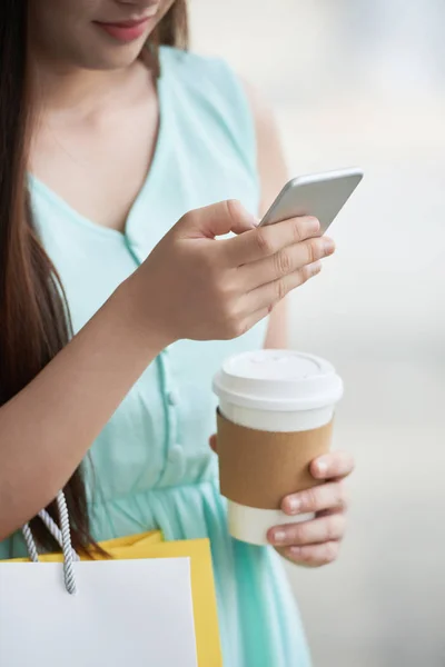Cropped Image Woman Reading Text Messages Drinking Coffee — Stock Photo, Image