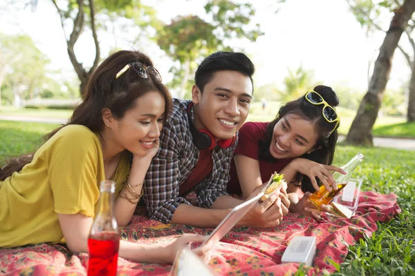 Cheerful Vietnamese Young People Spending Time Park — Stock Photo, Image