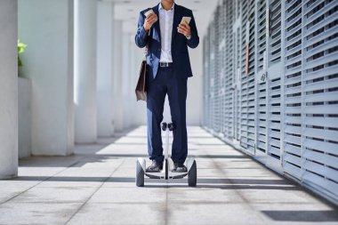 Gyroscooter üzerinde çalışmak için iş yönetim Coming Resim kırpılmış
