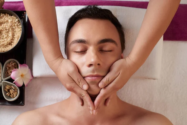 Homem Fazendo Tratamento Spa Para Rosto Salão Spa — Fotografia de Stock