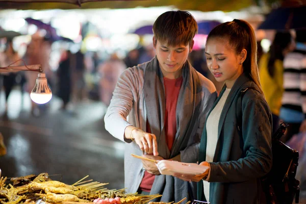 Vietnamese Young Couple Buying Street Food Market — Stock Photo, Image