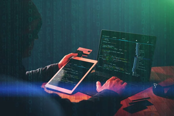 Laptop Criminoso Cibernético Irreconhecível Hacking Roubar Dados Pessoais Cartão Crédito — Fotografia de Stock
