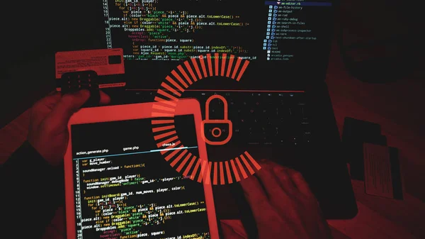 Closeup Cibercriminoso Hacking Senha Line Sobreposto Com Ícone Bloqueio — Fotografia de Stock