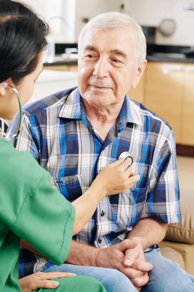 Smiling Elderly Man Looking Hospital Worker Green Scrubs Listening His — Stock Photo, Image