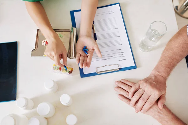 Hands Doctor Filling Medical Card Senior Patient Explaining What Pills — Stock Photo, Image