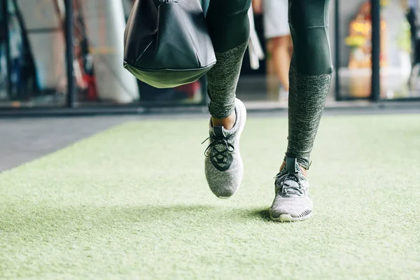 Ajuste Las Piernas Del Hombre Leggings Entrenamiento Zapatillas Profesionales Que — Foto de Stock